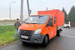 Рабочие подготовили арматурный каркас фундамента, установили опалубки и залили бетон. Строители выполнили гидроизоляцию и начали подготовку к устройству перекрытий храма Смоленской иконы Божьей Матери в Красной Пахре.  Храм возводится по программе строите