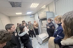 Совет ветеранов Общественной организации ветеранов органов внутренних дел УВД по ТиНАО ГУ МВД России по городу Москве провел для учащихся ГАОУ города Москвы "Лицей города Троицка"